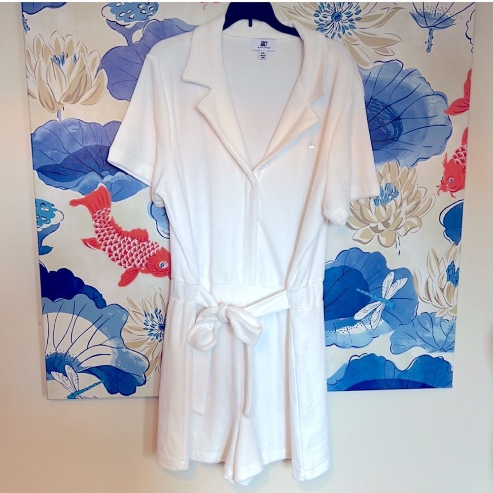White shorts romper NWOT 
JUICY COUTURE
VELOUR ROMPER 
Size XXL - Picture 3 of 10